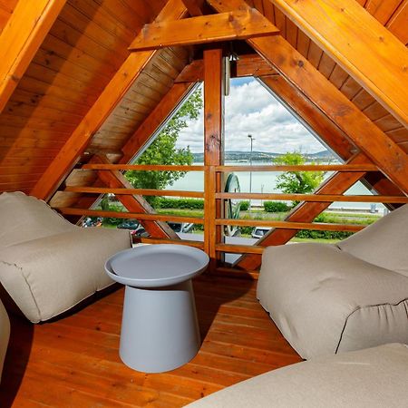 Lepke Apartmanhaz Es Etterem Tihany Exteriör bild