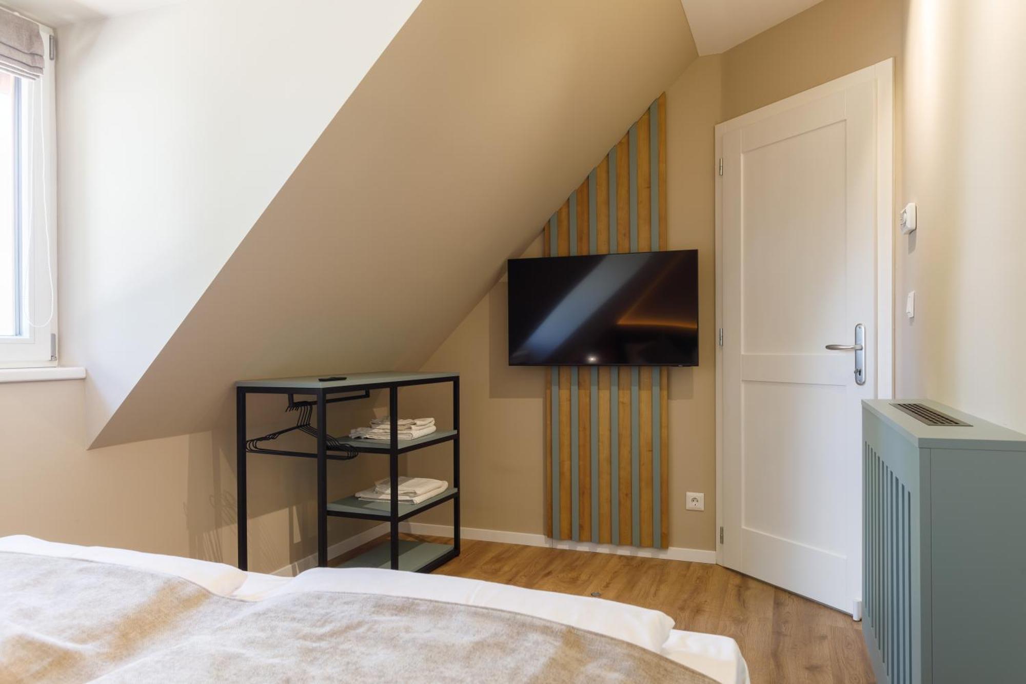 Lepke Apartmanhaz Es Etterem Tihany Exteriör bild