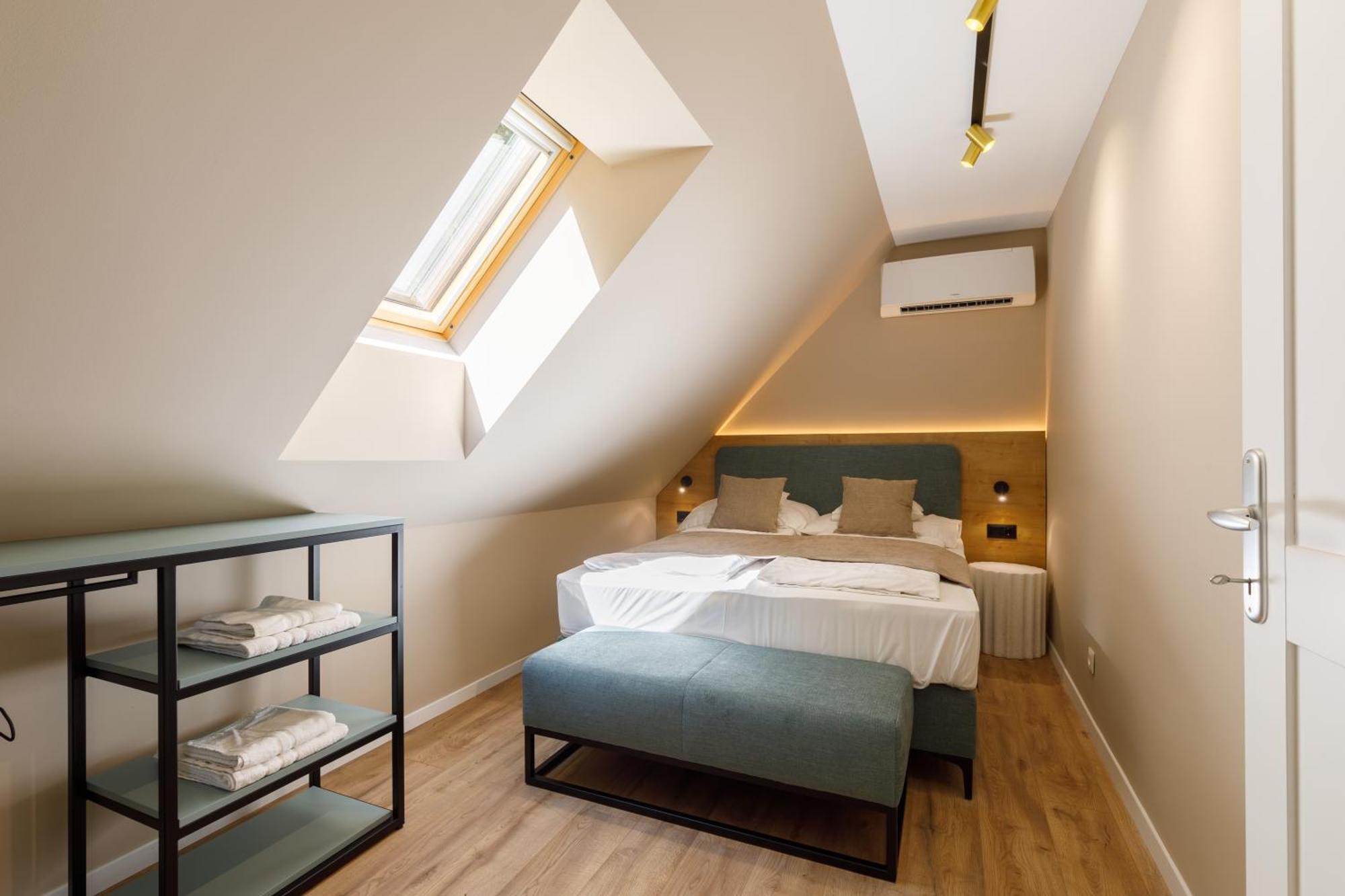 Lepke Apartmanhaz Es Etterem Tihany Exteriör bild