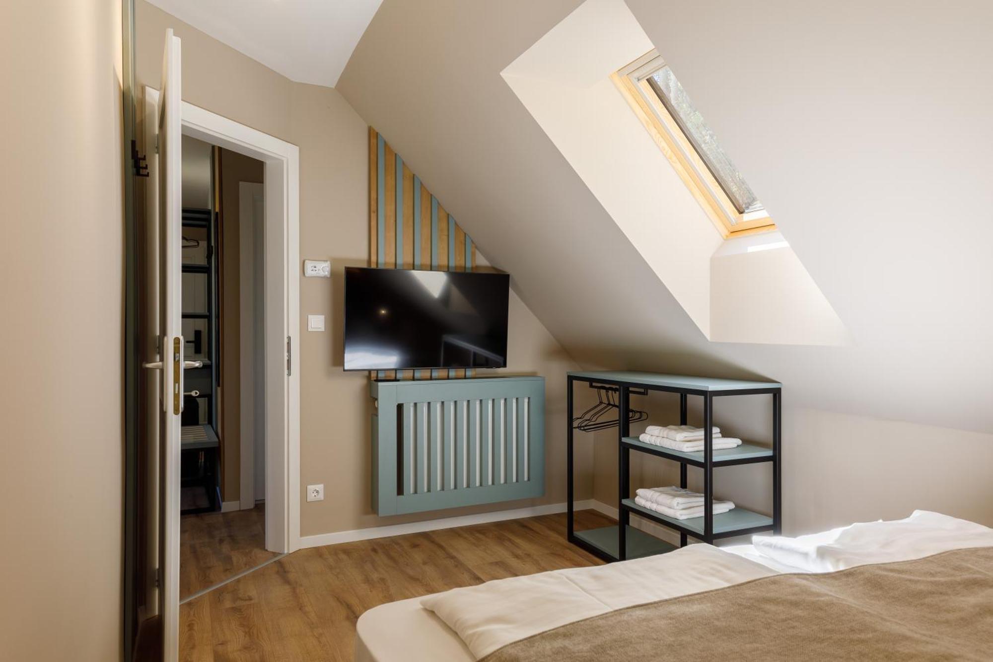 Lepke Apartmanhaz Es Etterem Tihany Exteriör bild