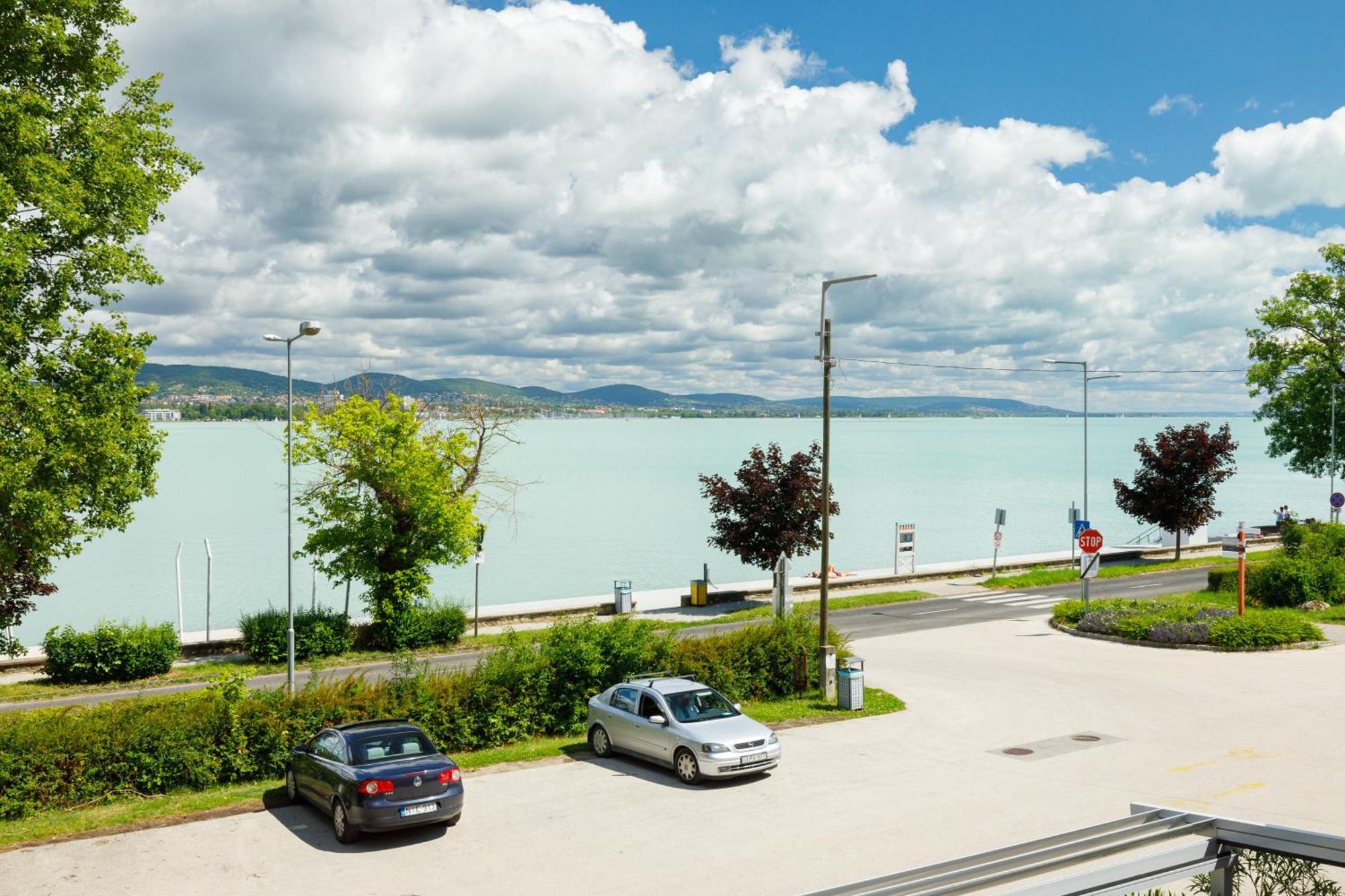 Lepke Apartmanhaz Es Etterem Tihany Exteriör bild