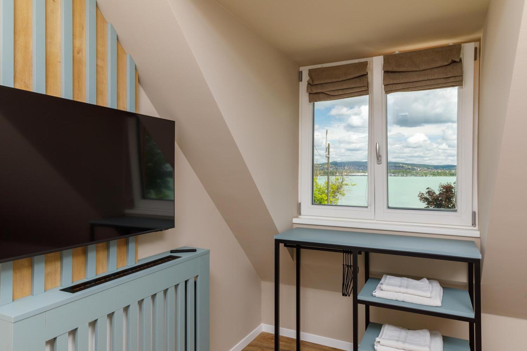 Lepke Apartmanhaz Es Etterem Tihany Exteriör bild