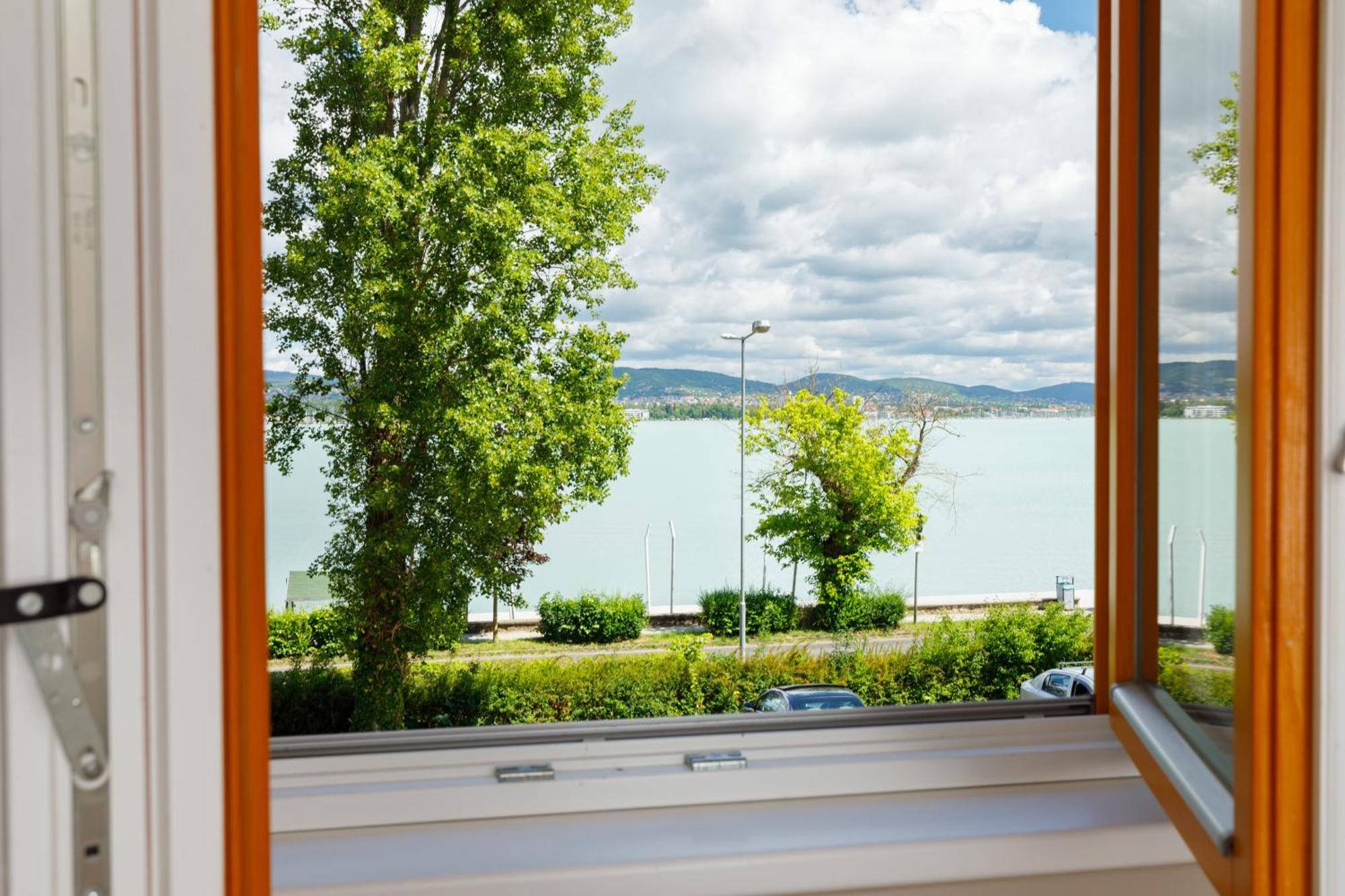 Lepke Apartmanhaz Es Etterem Tihany Exteriör bild