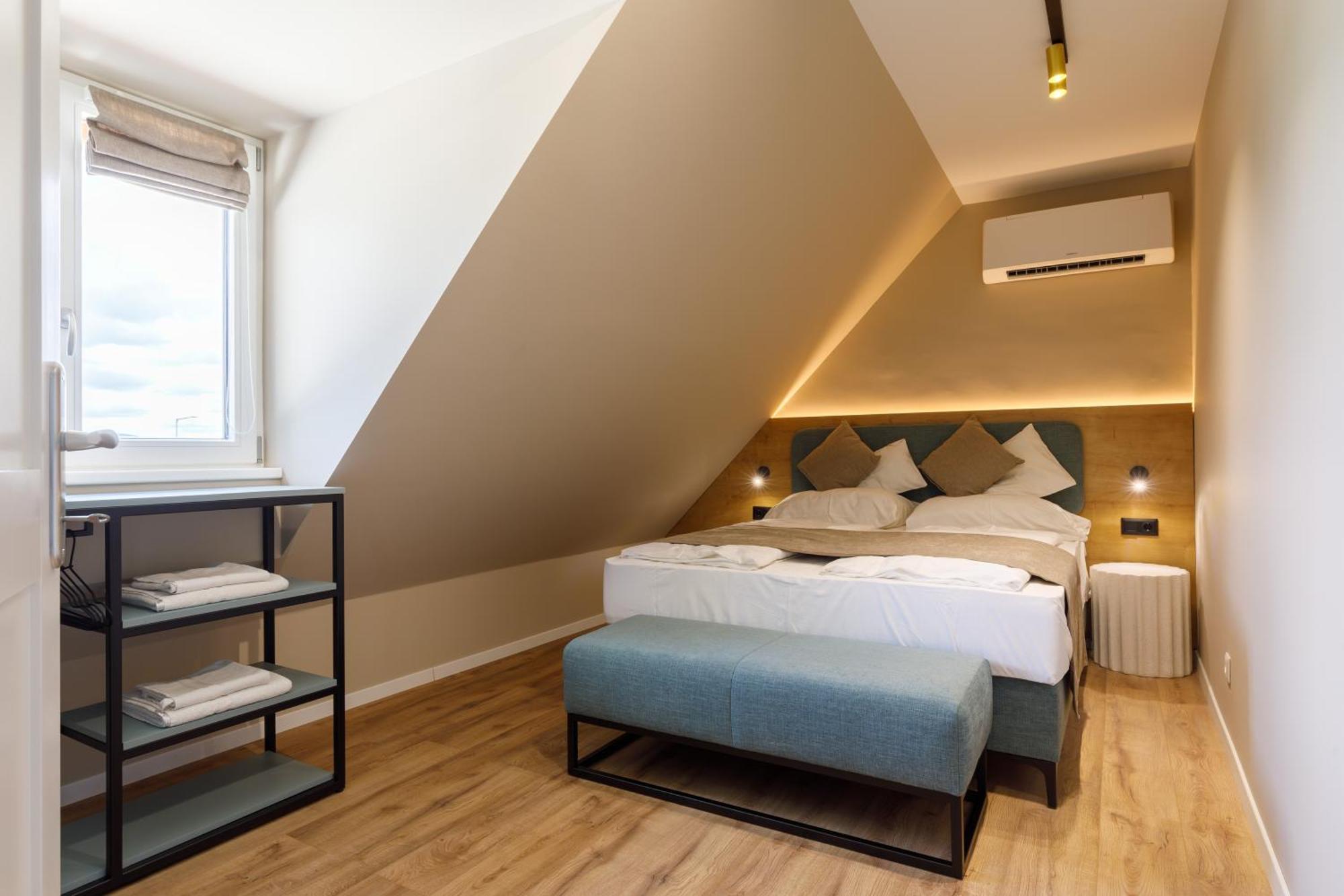 Lepke Apartmanhaz Es Etterem Tihany Exteriör bild