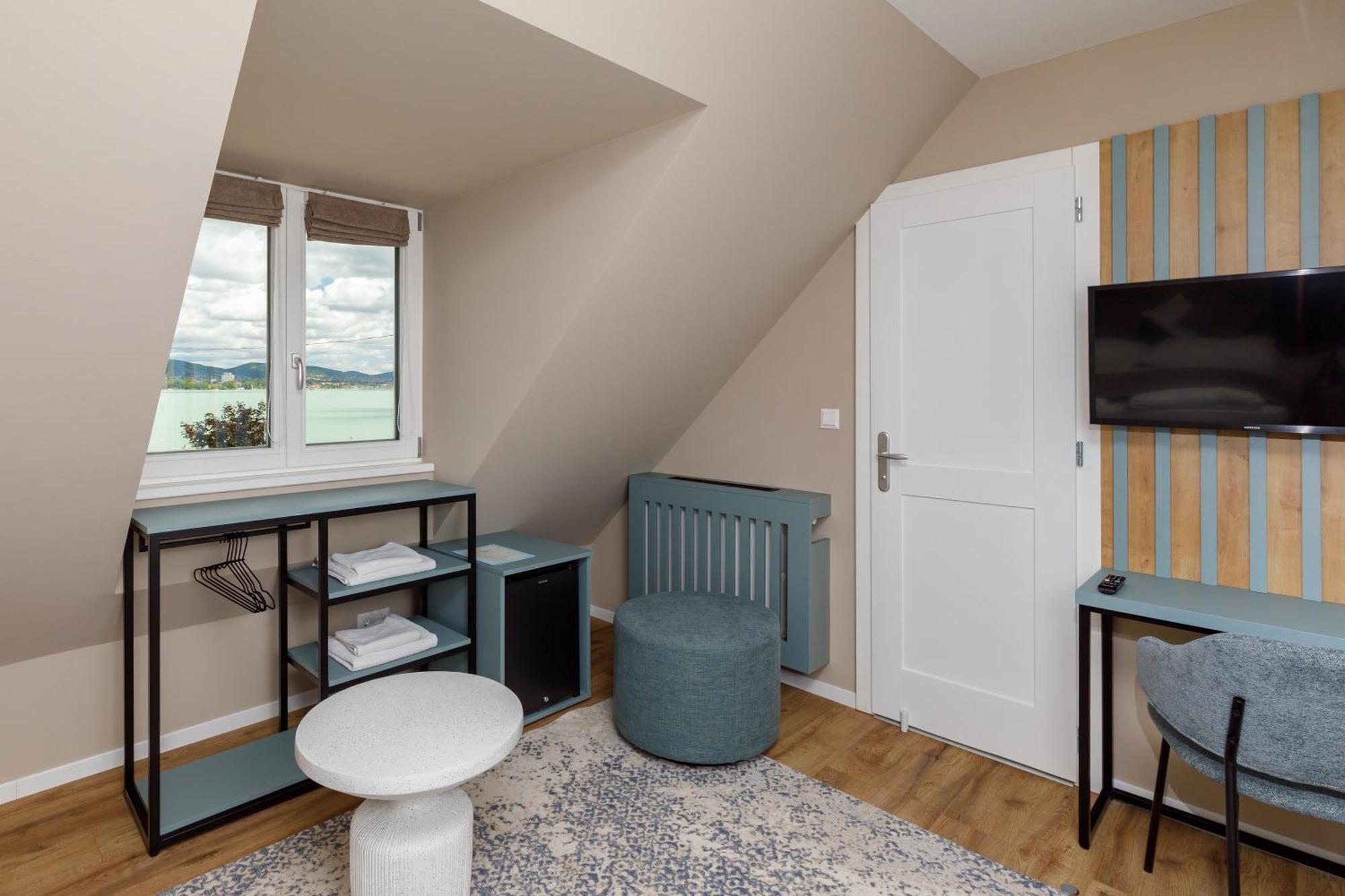 Lepke Apartmanhaz Es Etterem Tihany Exteriör bild