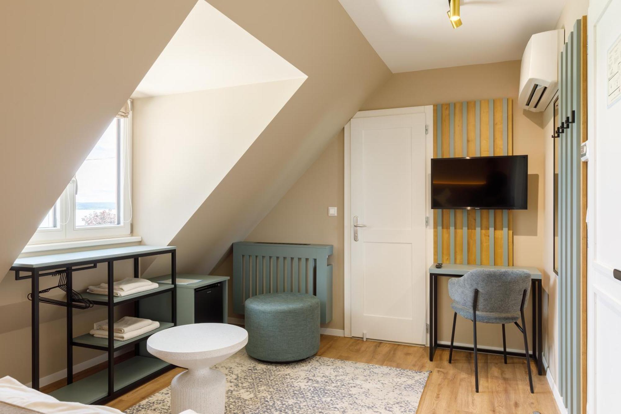 Lepke Apartmanhaz Es Etterem Tihany Exteriör bild