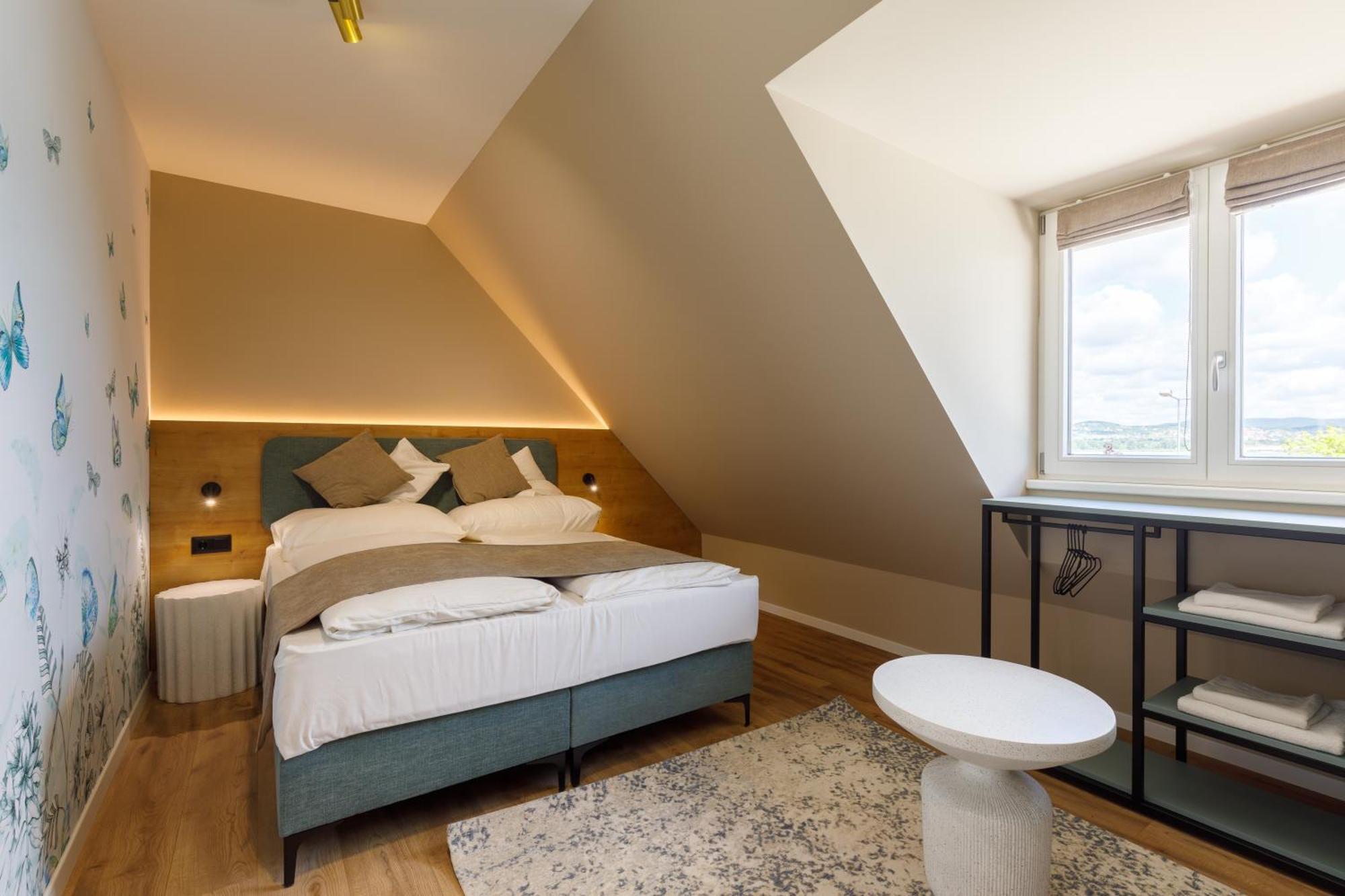 Lepke Apartmanhaz Es Etterem Tihany Exteriör bild
