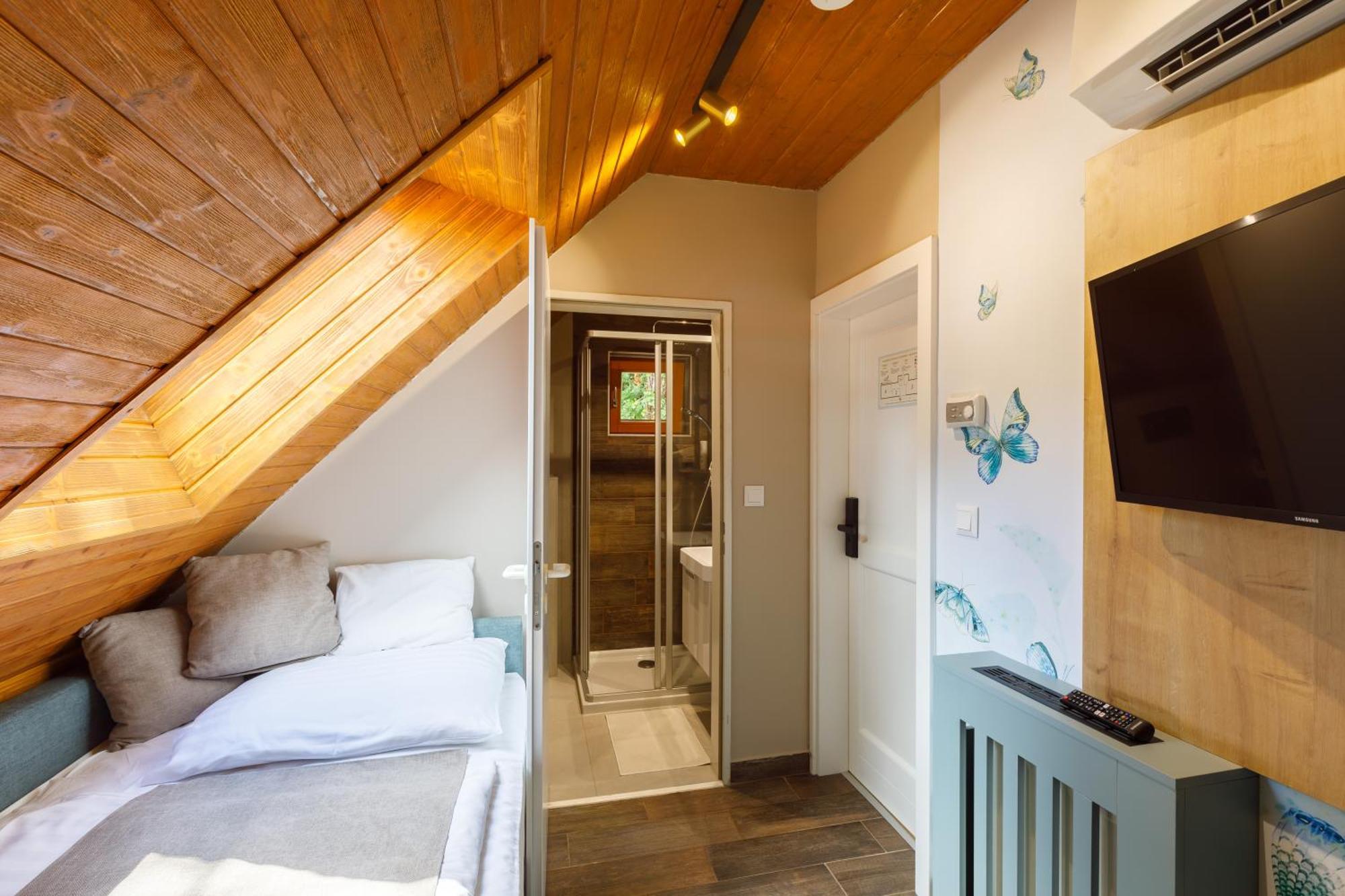 Lepke Apartmanhaz Es Etterem Tihany Exteriör bild