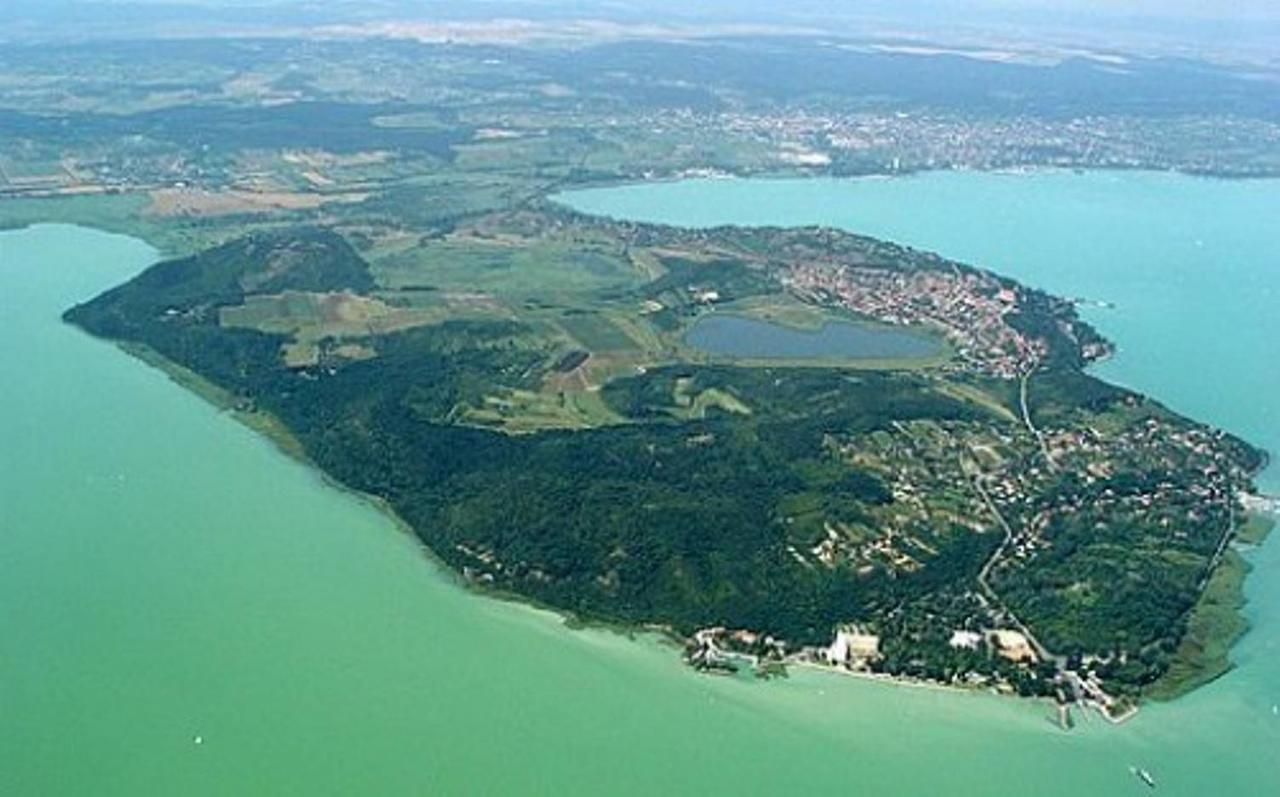 Lepke Apartmanhaz Es Etterem Tihany Exteriör bild